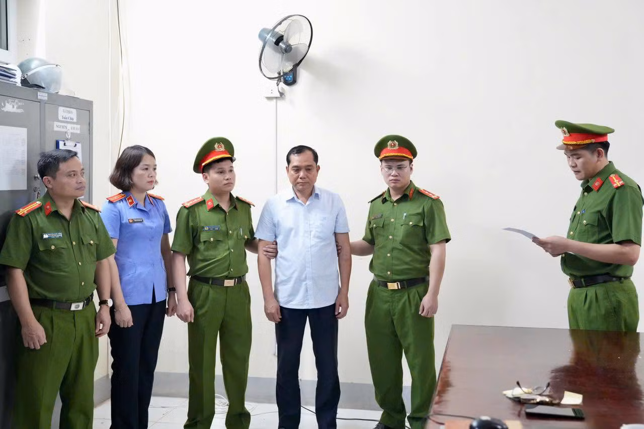 Liên quan đến 3 nhóm tội phạm cộm cán tại Phú Thọ: Bắt nguyên Phó Chủ tịch UBND TP Phúc Yên ảnh 1 Liên quan đến 3 nhóm tội phạm cộm cán trên địa bàn tỉnh Phú Thọ: Bắt nguyên Phó Chủ tịch UBND thành phố Phúc Yên -0