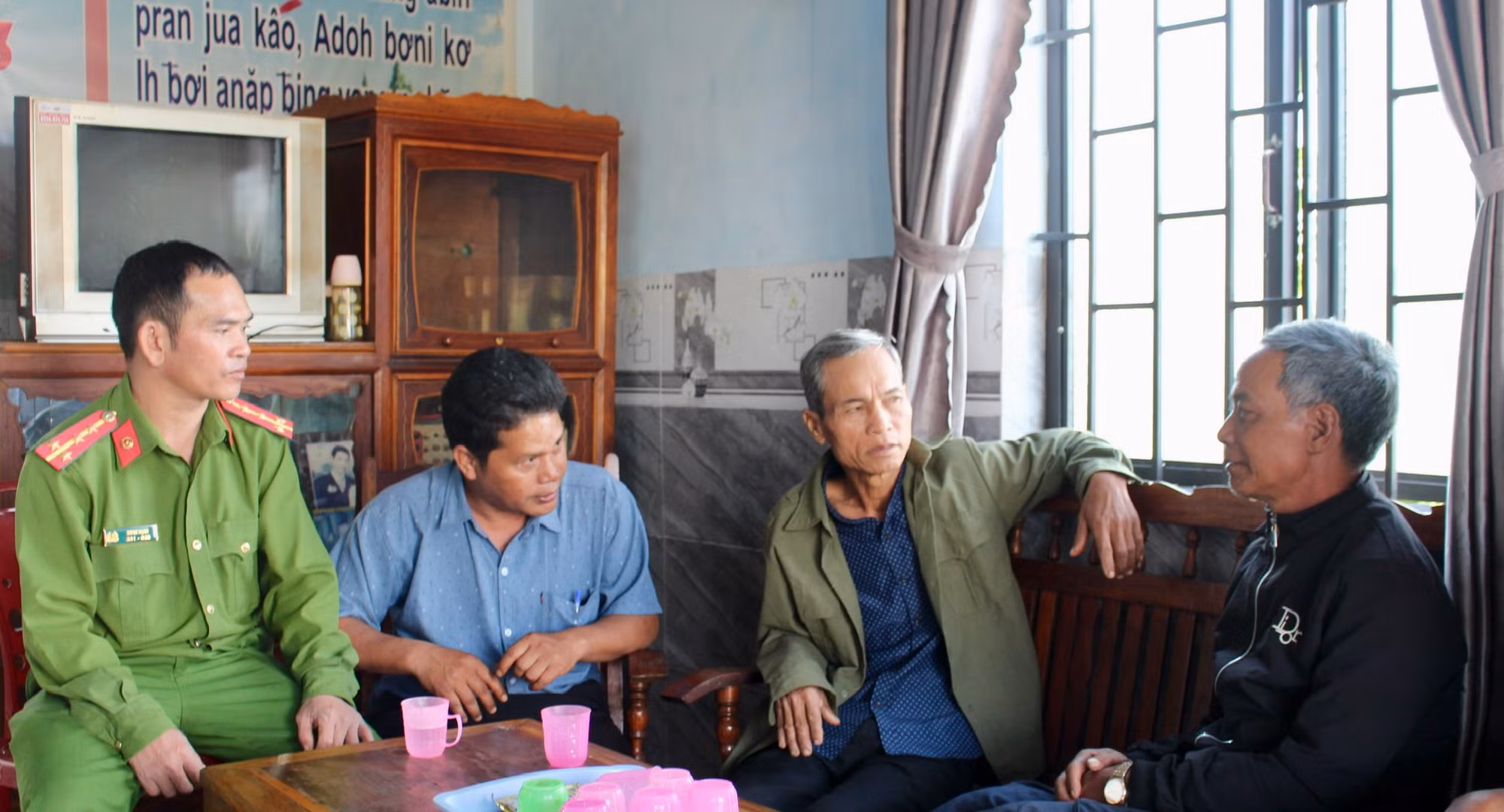 Hành trình hồi hương của những phận người lầm lỡ -1