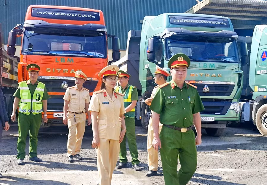 Siết chặt quản lý xe ô tô trên 15 tấn phòng ngừa tai nạn giao thông -0