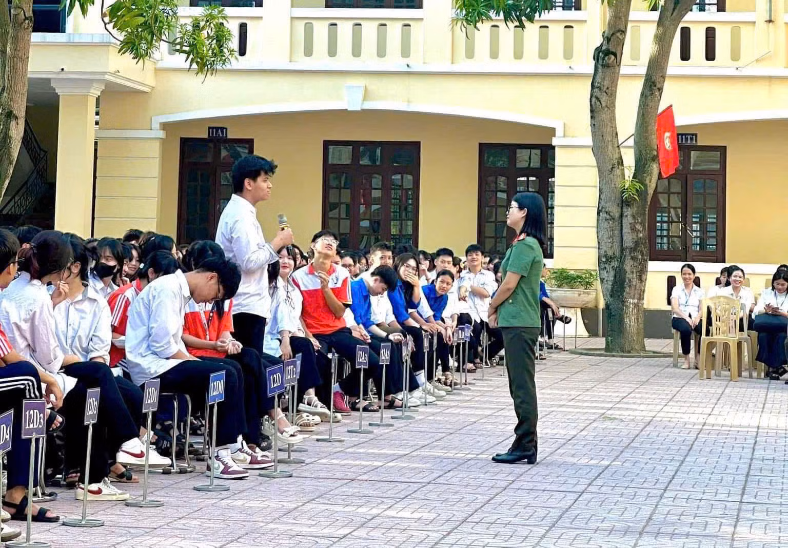 Thiếu tá Đặng Thị Thủy- nữ Phó Đội trưởng có nhiều sáng kiến trong công việc -0