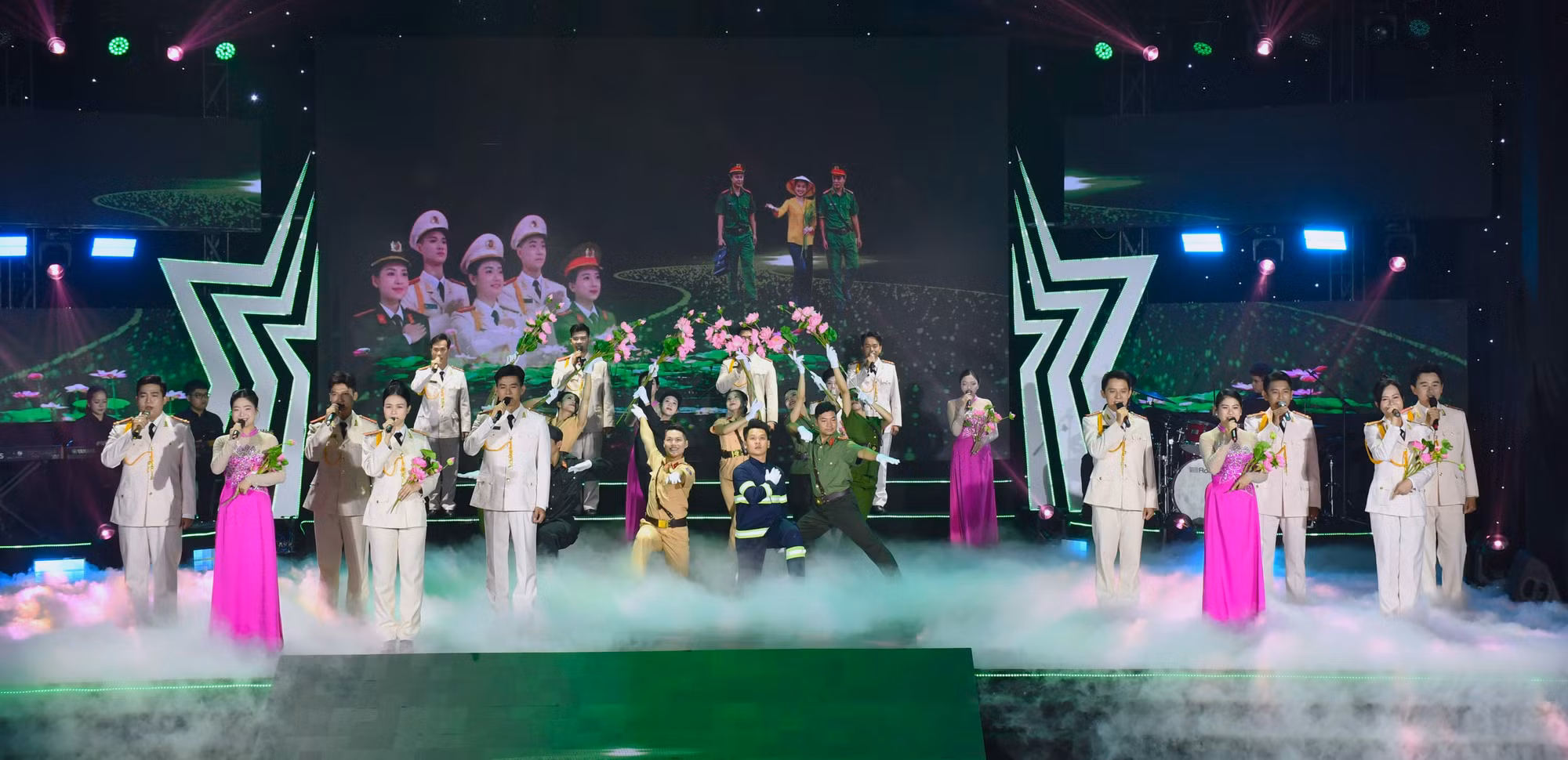 “Giai điệu bình yên” tôn vinh Công an vùng đất sen hồng Đồng Tháp -0
