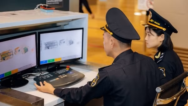 Hiện đại hóa giám sát hải quan:&nbsp;Chìa khóa rút ngắn thời gian thông quan