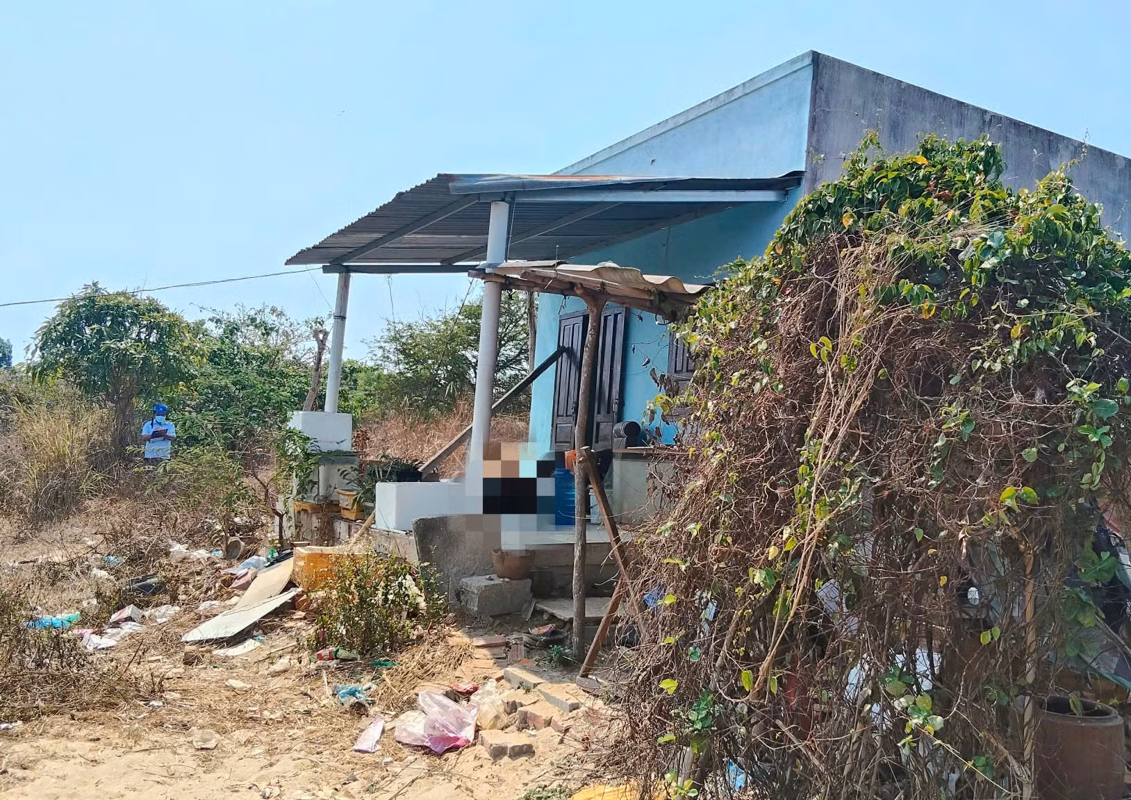 Điều tra vụ phát hiện người đàn ông tử vong 3 ngày trước thềm nhà riêng -0