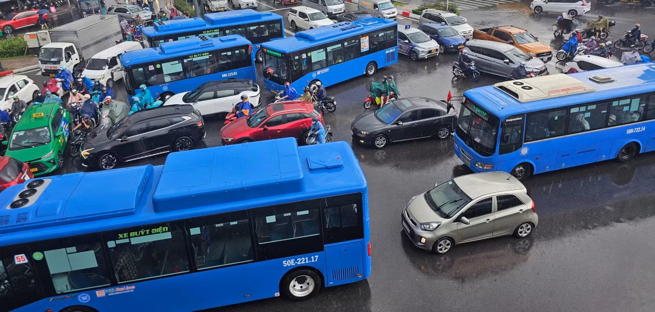 Tạo đột phá từ xe buýt “sạch” và miễn phí đi lại bằng xe buýt -0