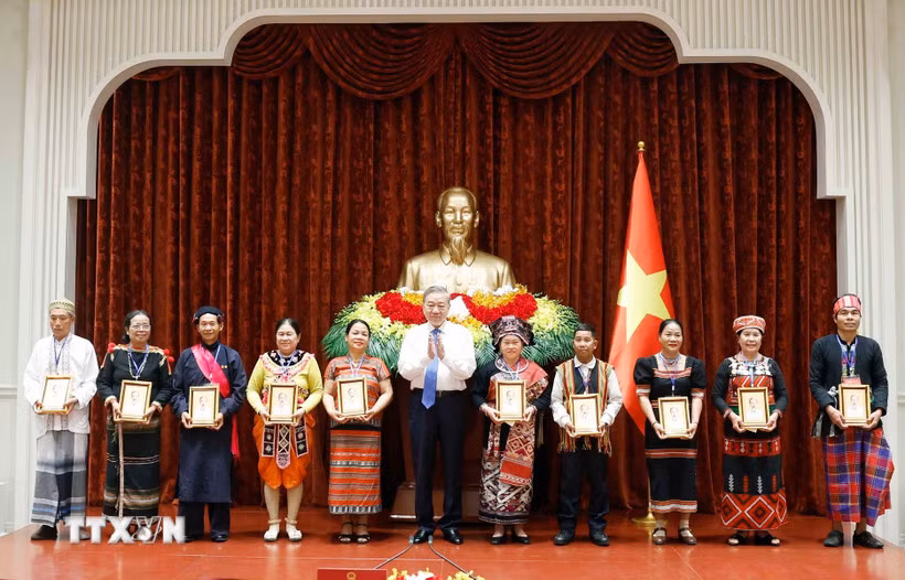 Tổng Bí thư, Chủ tịch nước: Già làng, trưởng bản góp phần củng cố khối đại đoàn kết toàn dân tộc -0