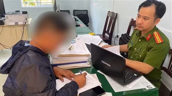 Xử phạt 2 cá nhân đăng tải thông tin sai sự thật, xúc phạm lực lượng Công an
