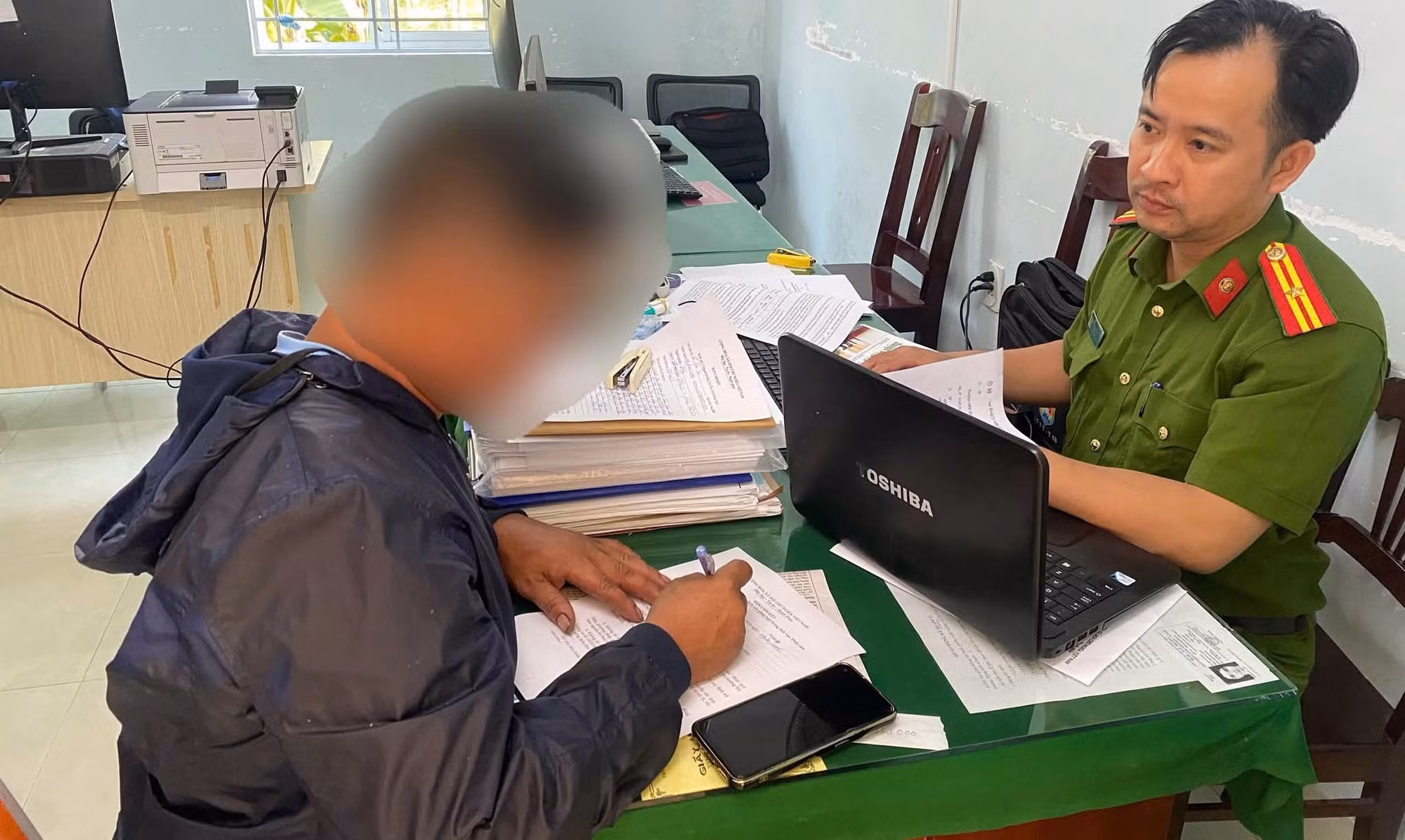 Xử phạt 2 cá nhân đăng tải bình luận sai sự thật, xúc phạm lực lượng Công an -0