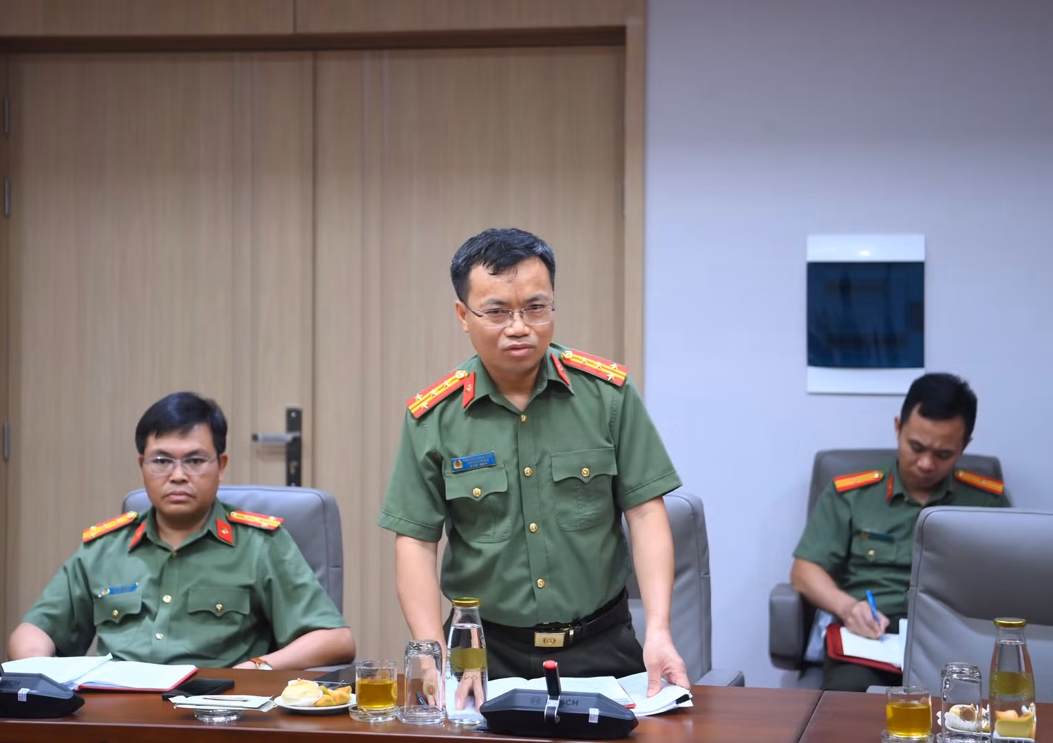 Thứ trưởng Đặng Hồng Đức làm việc với Công ty Nam Triệu - Bộ Công an ảnh 5 Thứ trưởng Đặng Hồng Đức làm việc với Công ty Nam Triệu - Bộ Công an -0