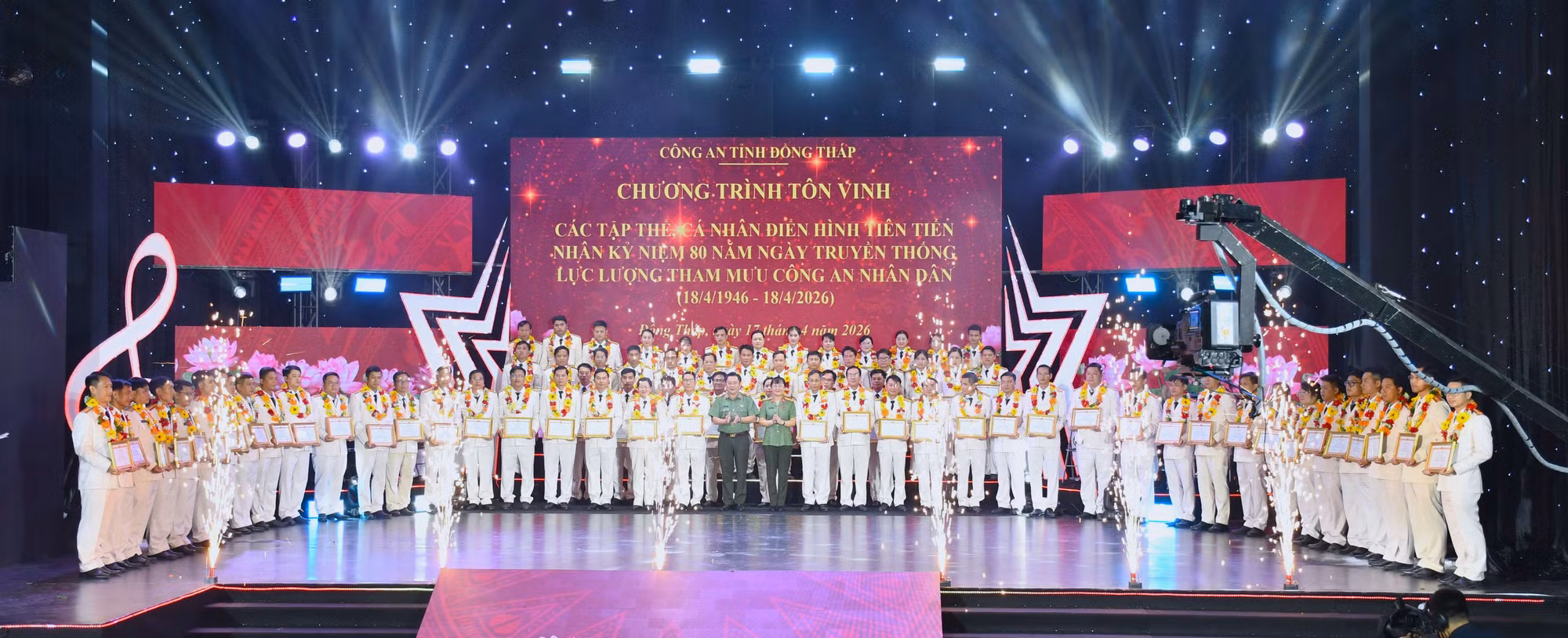 “Giai điệu bình yên” tôn vinh Công an vùng đất sen hồng Đồng Tháp -0