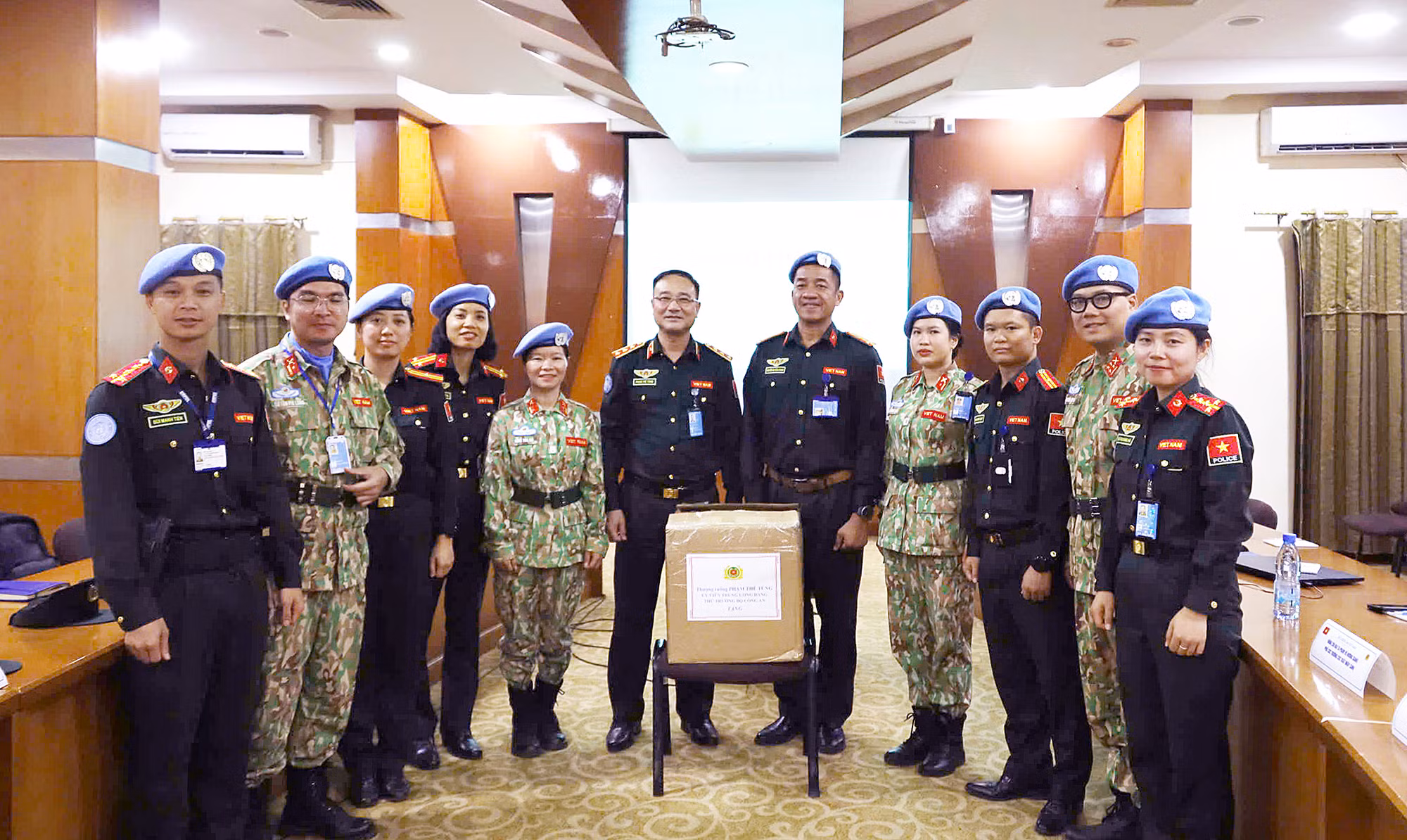 Xúc động cuộc gặp mặt của đồng chí Thứ trưởng với lực lượng Việt Nam ở Phái bộ MINUSCA -0