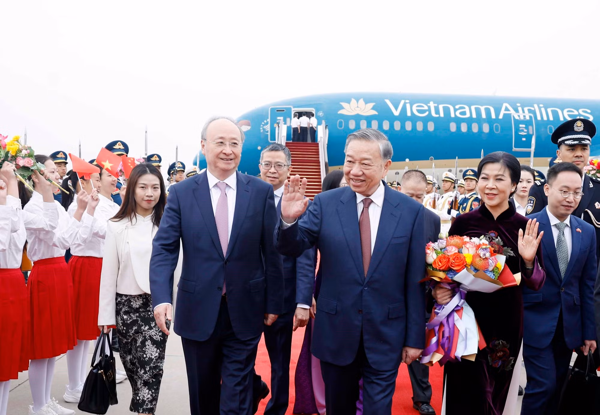 Tổng Bí thư, Chủ tịch nước và Phu nhân bắt đầu thăm cấp Nhà nước đến Trung Quốc -0