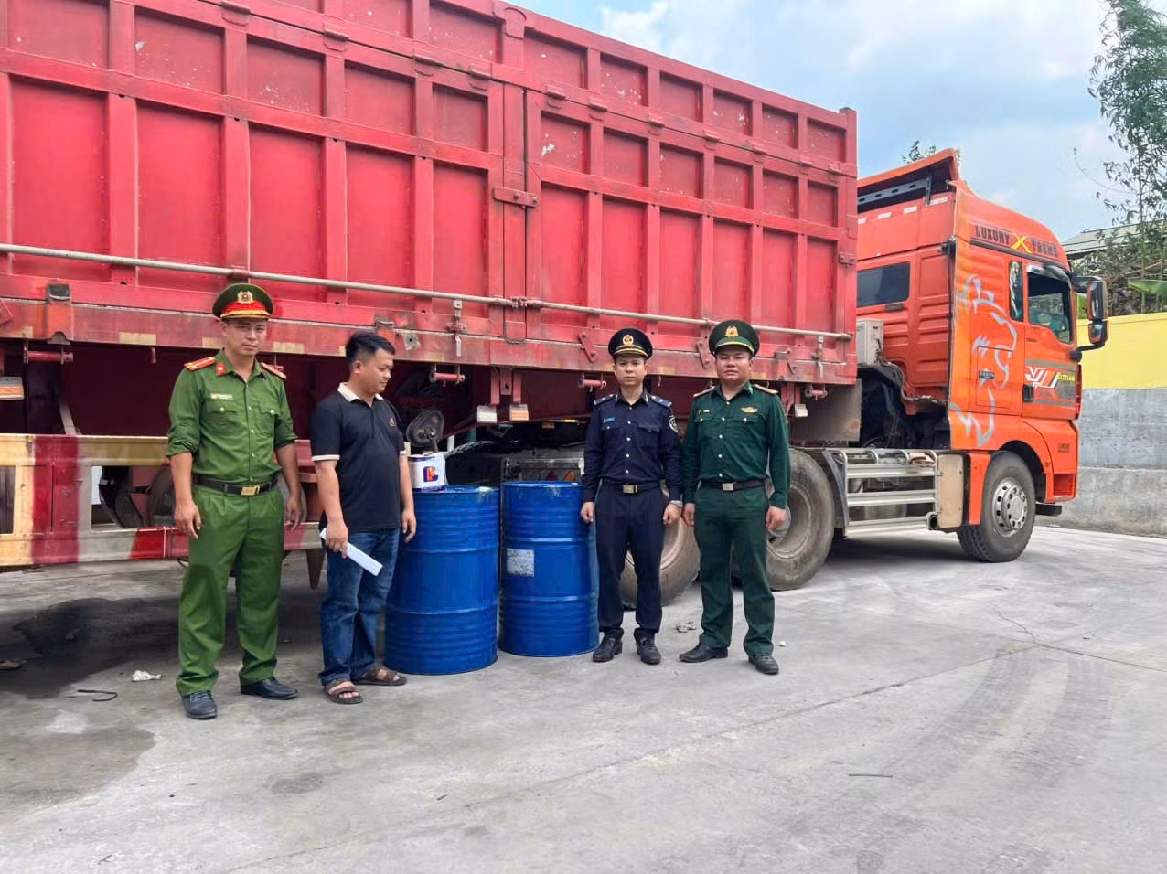 Buôn lậu xăng dầu qua cửa khẩu quốc tế ở Quảng Trị vẫn tiếp diễn -0