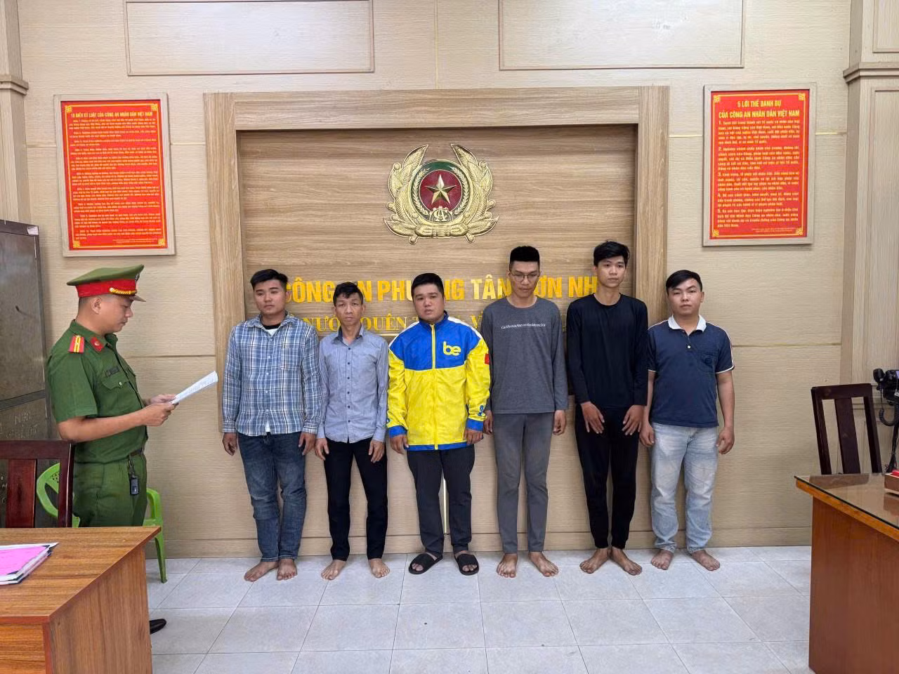 Lên mạng hẹn nhau giải quyết mâu thuẫn, 8 thanh niên bị khởi tố -0