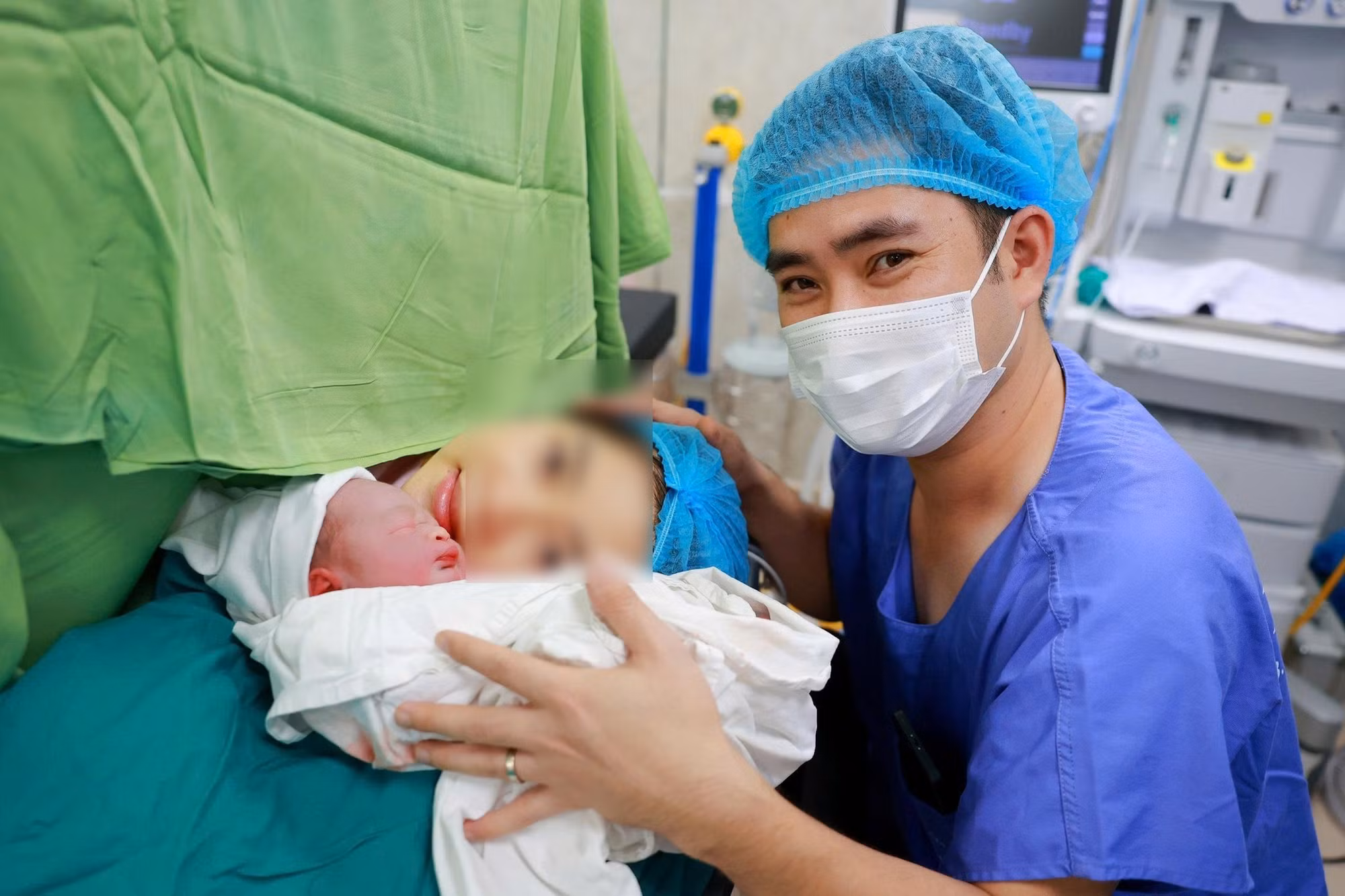 Kỳ diệu: Hai bé song sinh chào đời cách nhau 13 tuần -0
