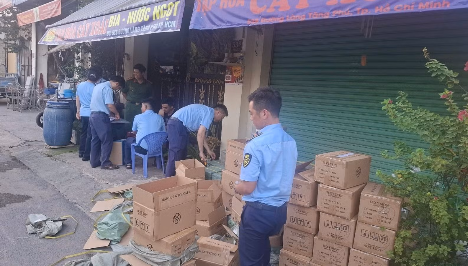 Thu giữ hơn 10.000 lít dầu DO và số lượng lớn mỹ phẩm không rõ nguồn gốc -0