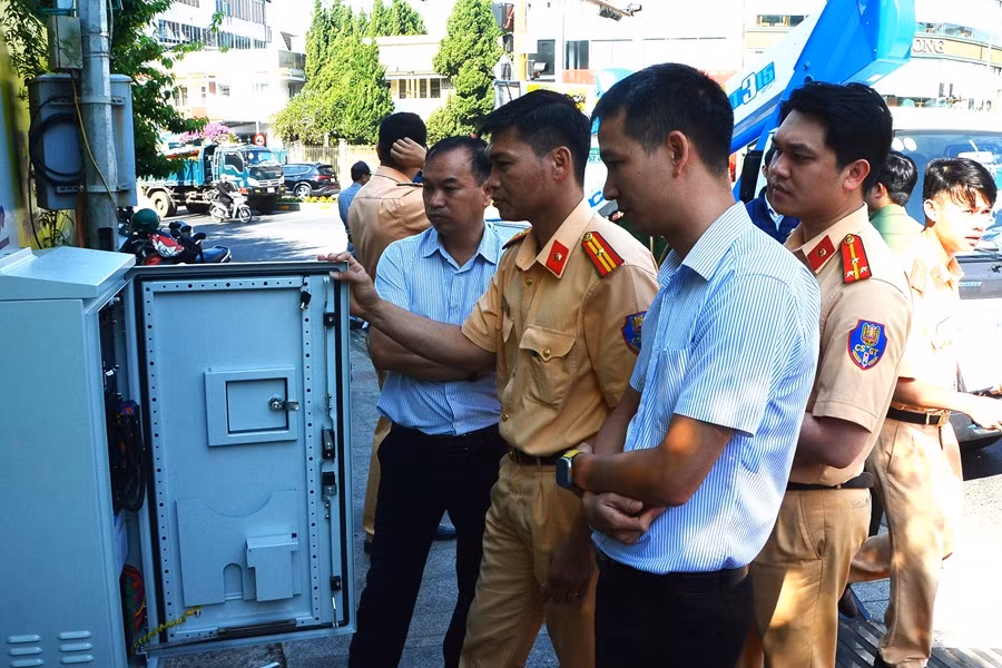 Ứng dụng hệ thống điều khiển giao thông thông minh cho đô thị Đà Lạt -0