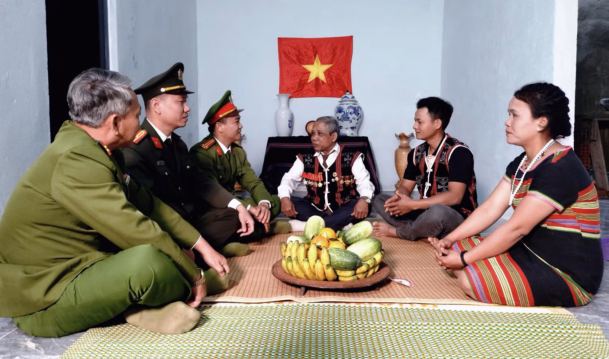 Kỳ cuối: Gần dân để phục vụ tốt nhất - Mệnh lệnh từ con tim -0