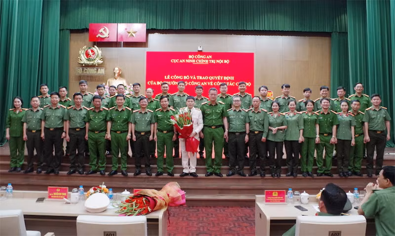 Điều động Đại tá Trần Hồng Quang nhận công tác và giữ chức vụ Phó Cục trưởng Cục An ninh chính trị nội bộ -0