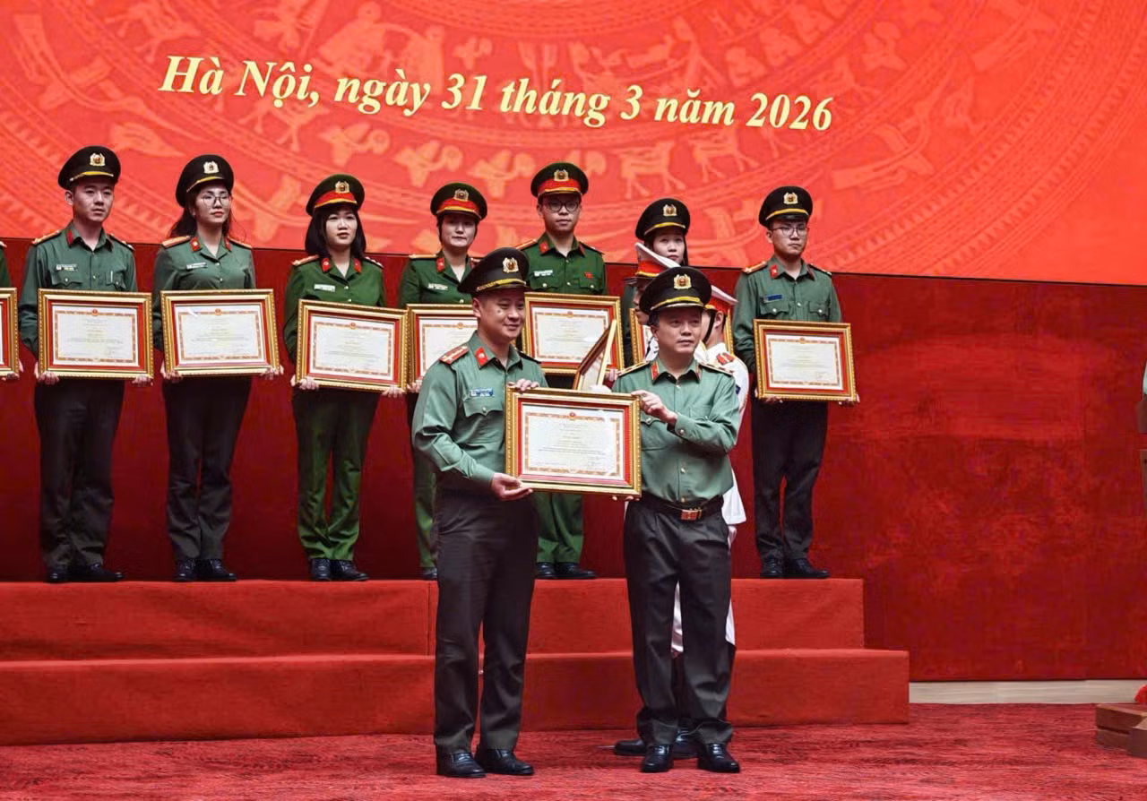 Người chỉ huy trẻ giữ vững “mạch tham mưu” bằng bản lĩnh và trí tuệ -0