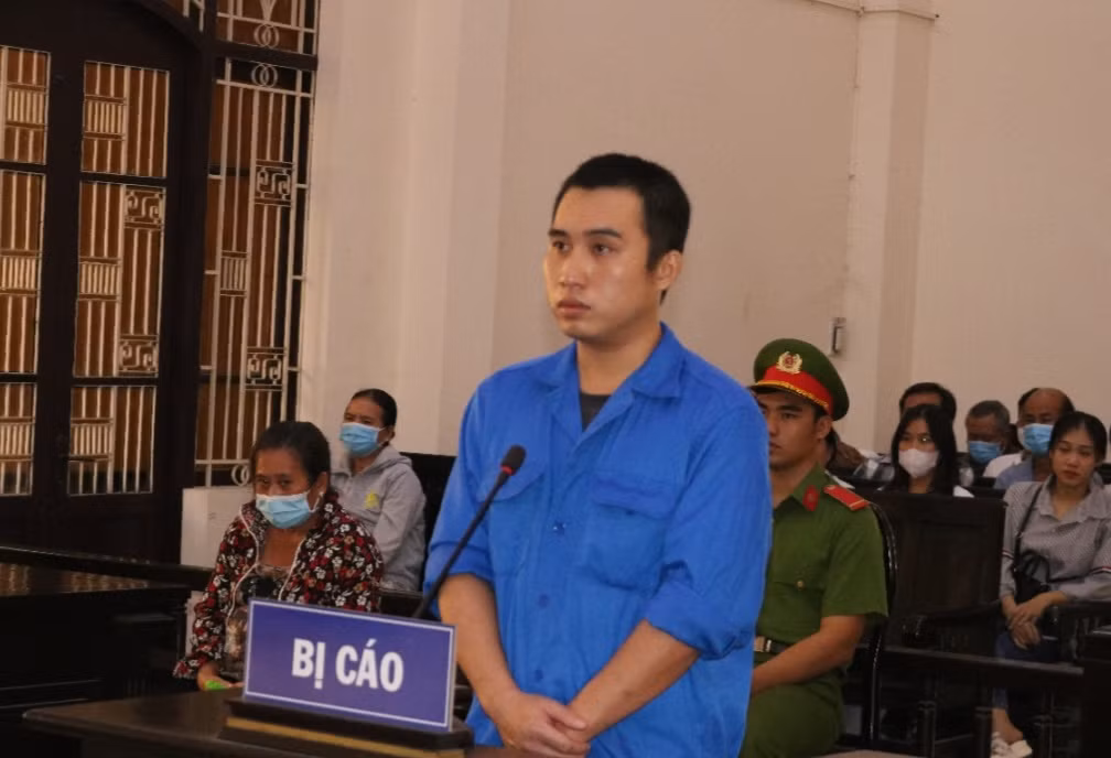 Lãnh án 18 năm tù vì đâm chết bạn nhậu -0