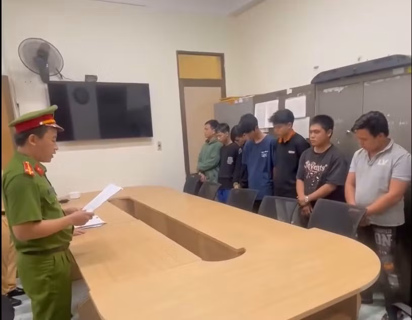 Khởi tố 6 đối tượng tụ tập, nẹt pô, rú ga gây rối trật tự công cộng -0