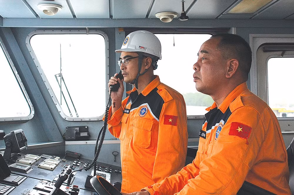 Lao vào tâm bão để cứu người_SỐDACBIET-T28 -0