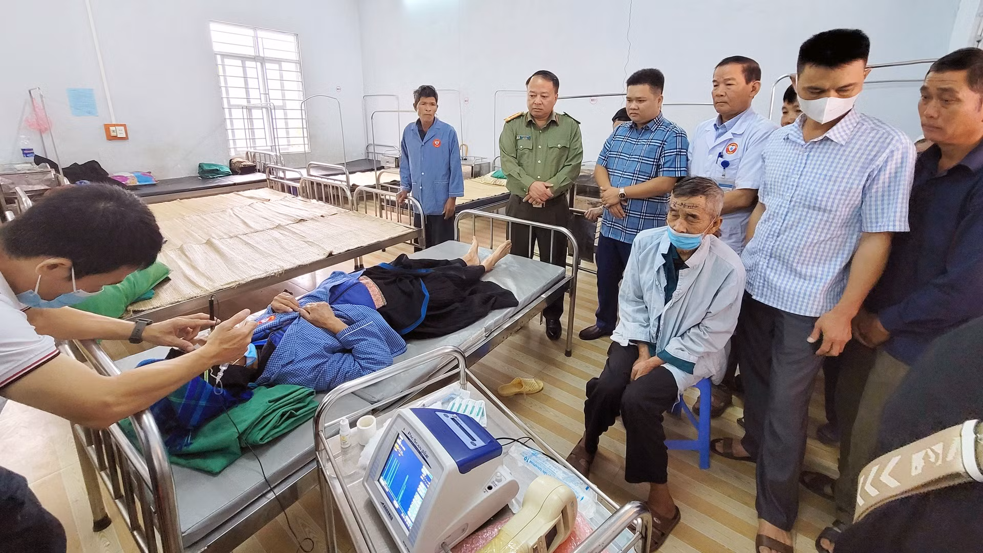 Khám mổ mắt cho 120 bênh nhân nghèo ở huyện Xín Mần -0