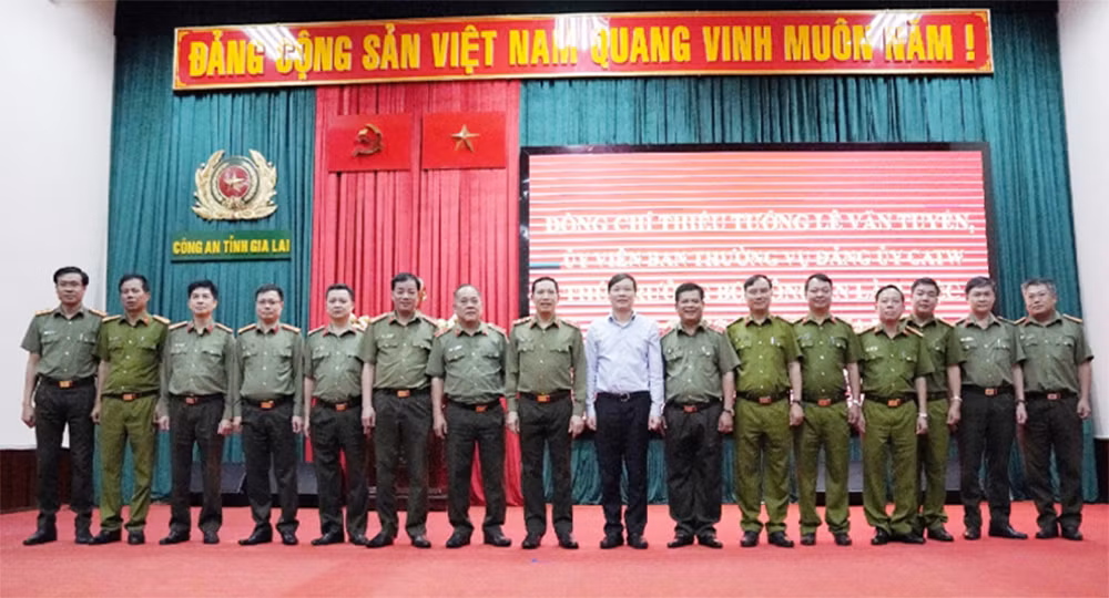 Thứ trưởng Lê Văn Tuyến thăm, làm việc tại Công an tỉnh Gia Lai -0