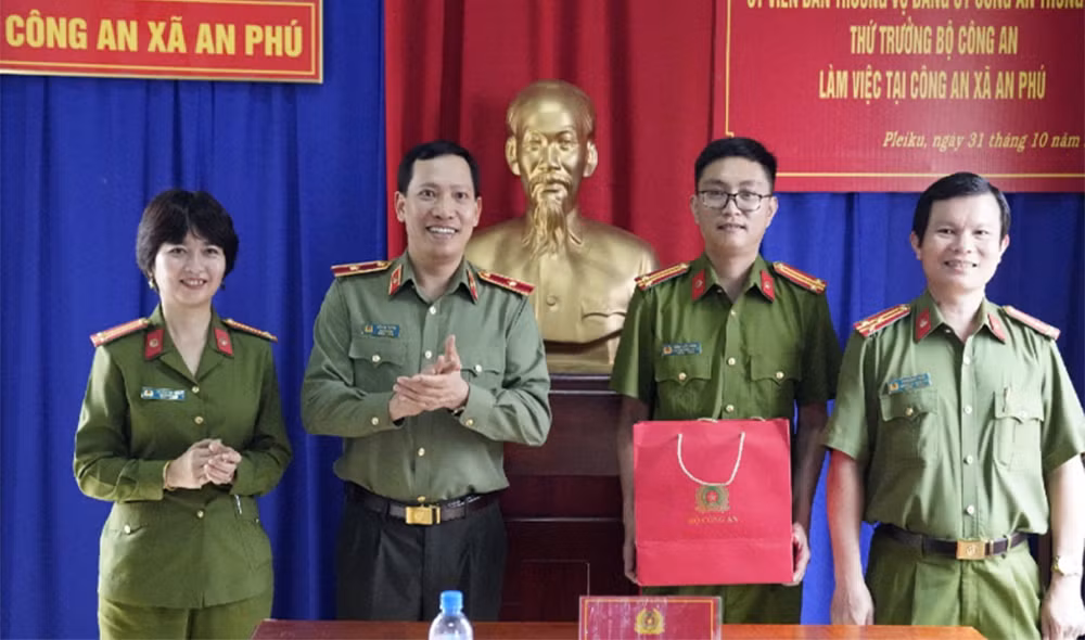 Thứ trưởng Lê Văn Tuyến thăm, làm việc tại Công an tỉnh Gia Lai -0