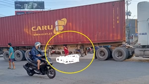 Xe đầu kéo ôm cua vào KCN, tông người phụ nữ đi xe đạp tử vong