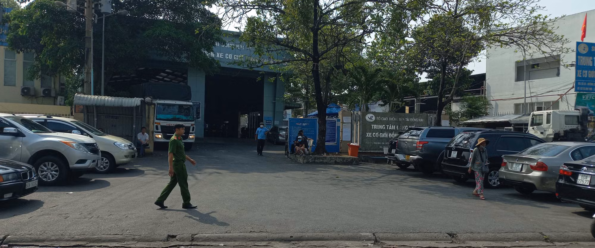 Tìm người liên quan đến sai phạm tại Trung tâm đăng kiểm 60-04D -0