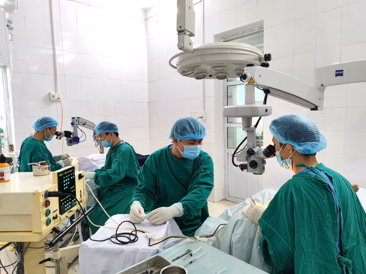 Khám mổ mắt cho 120 bênh nhân nghèo ở huyện Xín Mần -0