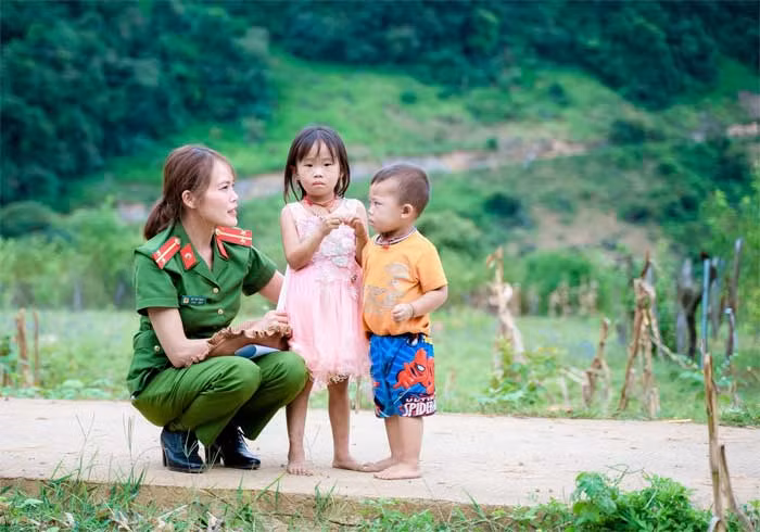 Trang 9: Máu đào thấm đẫm màu Cờ -0
