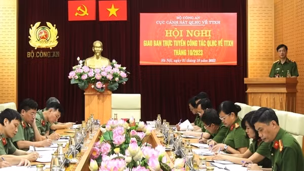 Lực lượng Công an các cấp phải tạo đòn bẩy cho người dân thực hiện dịch vụ công trực tuyến