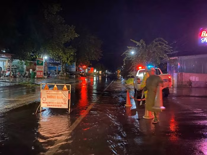Lũ lụt cô lập nhiều địa phương ở Hà Tĩnh, 3 người chết và mất tích -4