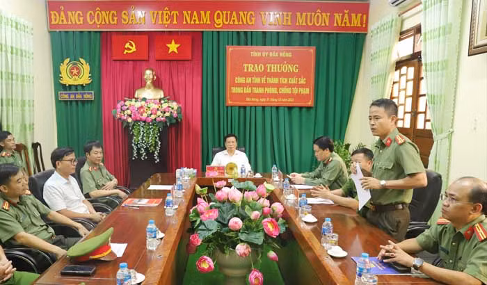Tỉnh ủy Đắk Nông khen thưởng Công an tỉnh triệt phá nhóm đối tượng lừa đảo chiếm đoạt tài sản -0