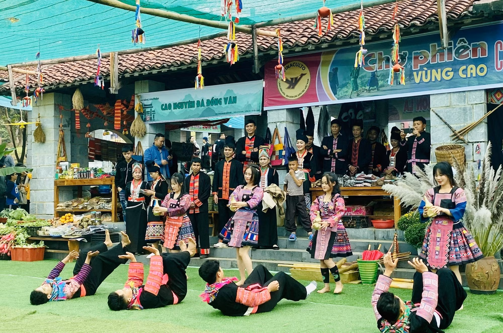 Rộn ràng “Chợ phiên vùng cao - Chào năm mới 2026” -0