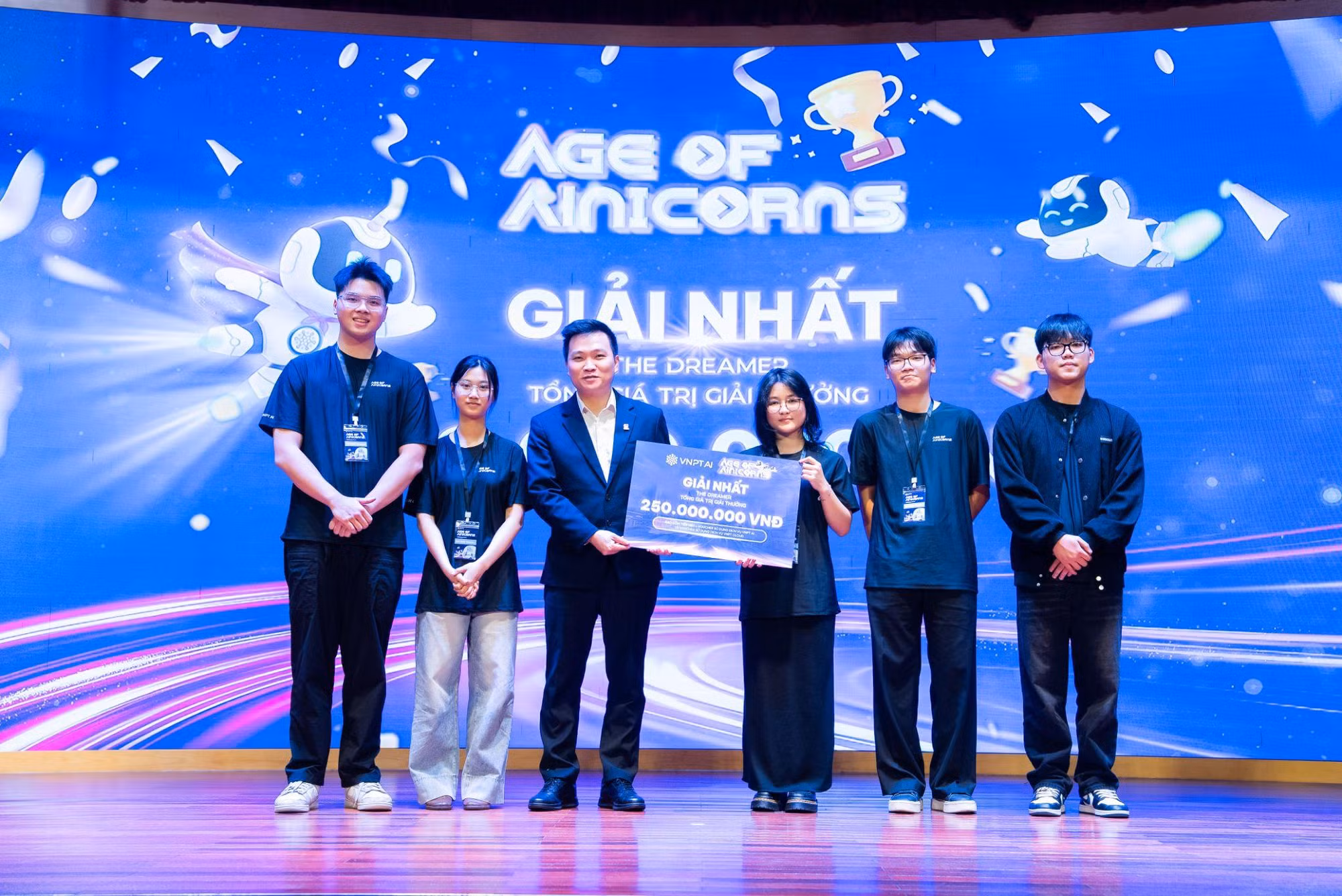 Tìm ra quán quân đường đua AI “tỷ đồng” VNPT AI Hackathon 2025 -0