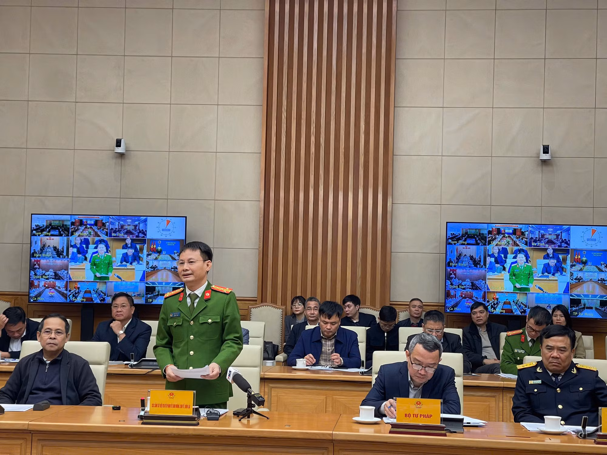 Buôn lậu và hàng giả tiếp tục “nóng” trên nhiều tuyến, nhiều lĩnh vực -0