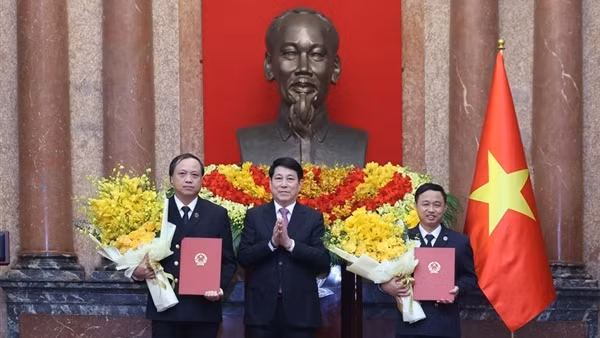 Trao quyết định bổ nhiệm hai Phó Chánh án Tòa án Nhân dân Tối cao