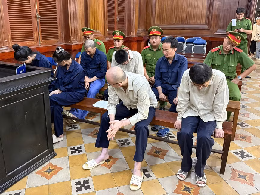 Cho nhân viên bán dâm, 2 ông chủ người nước ngoài lãnh án -0