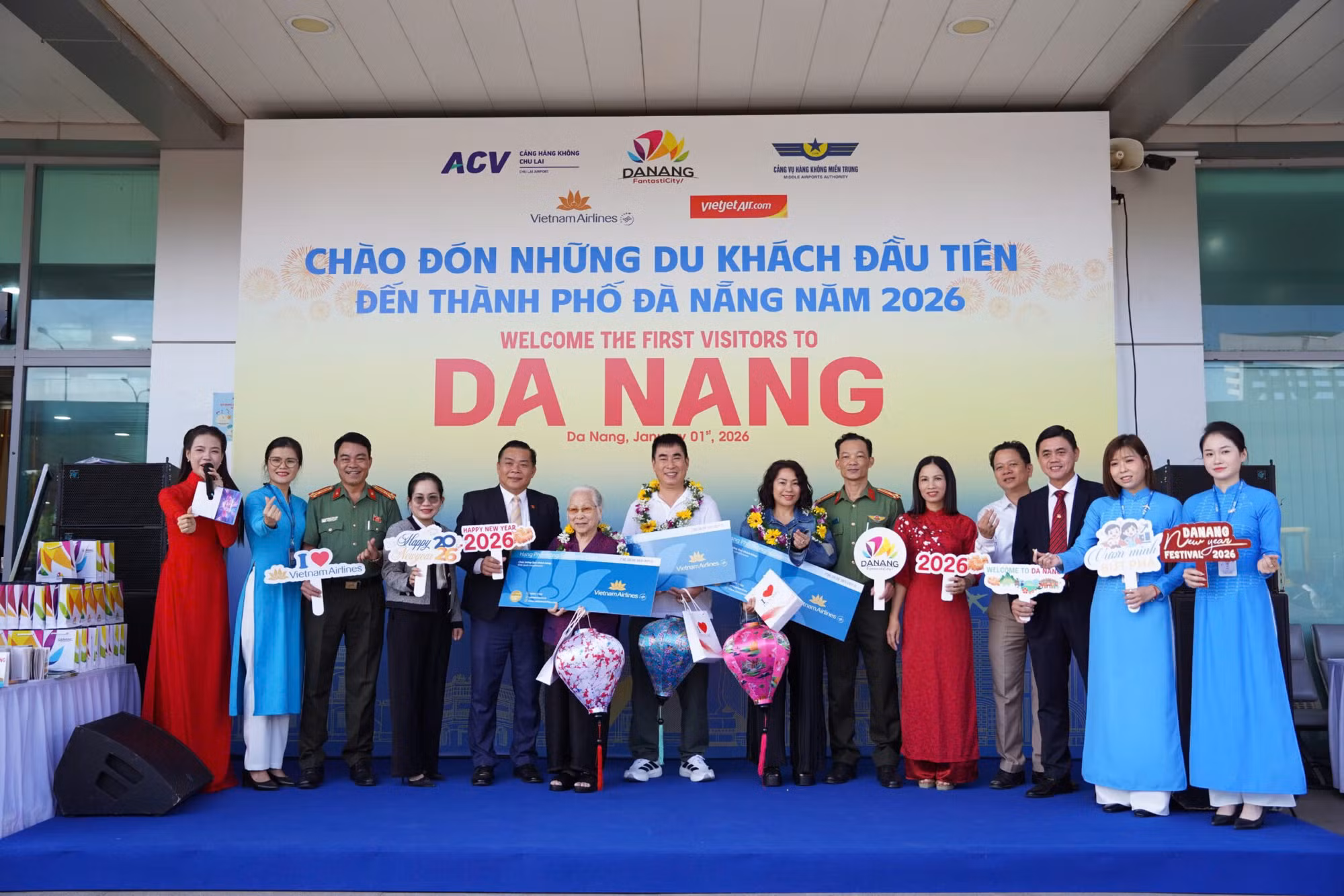 Rộn ràng đón những vị khách đầu tiên, Đà Nẵng mở màn năm du lịch 2026 -1