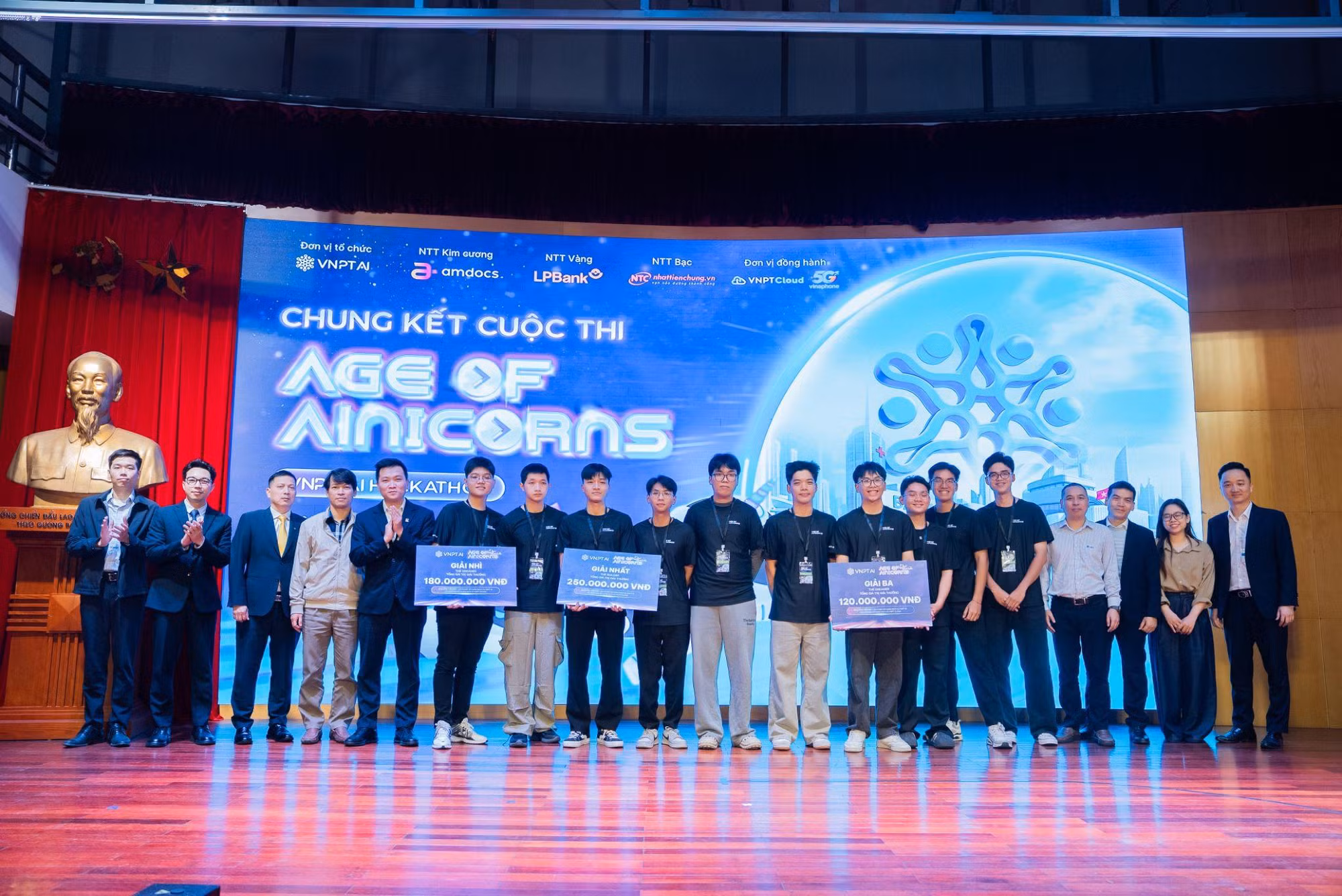Tìm ra quán quân đường đua AI “tỷ đồng” VNPT AI Hackathon 2025 -0