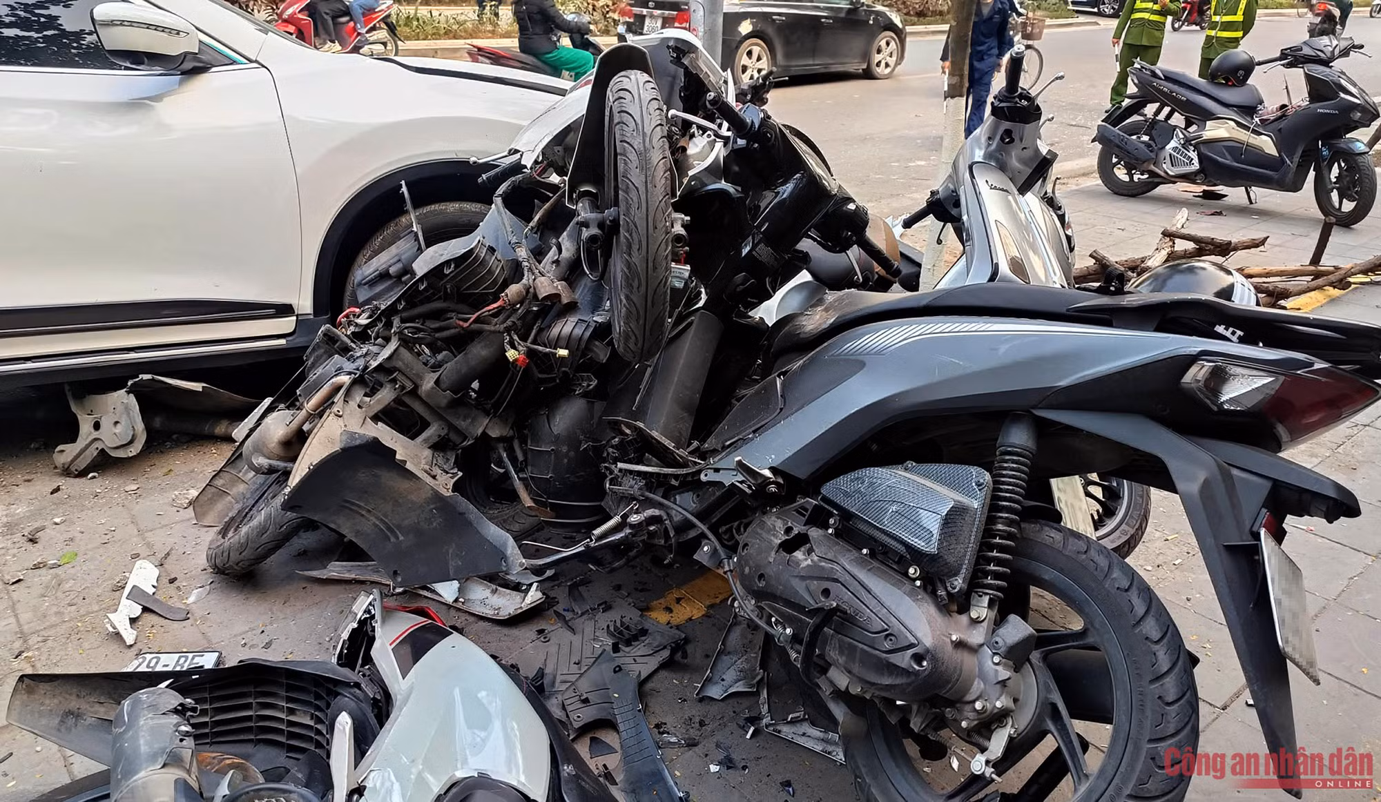 Ô tô tông nhiều xe máy ở Hà Nội, 1 người bị thương ảnh 2 607026454_24107728562259070_1216111947573127289_n.jpg -0
