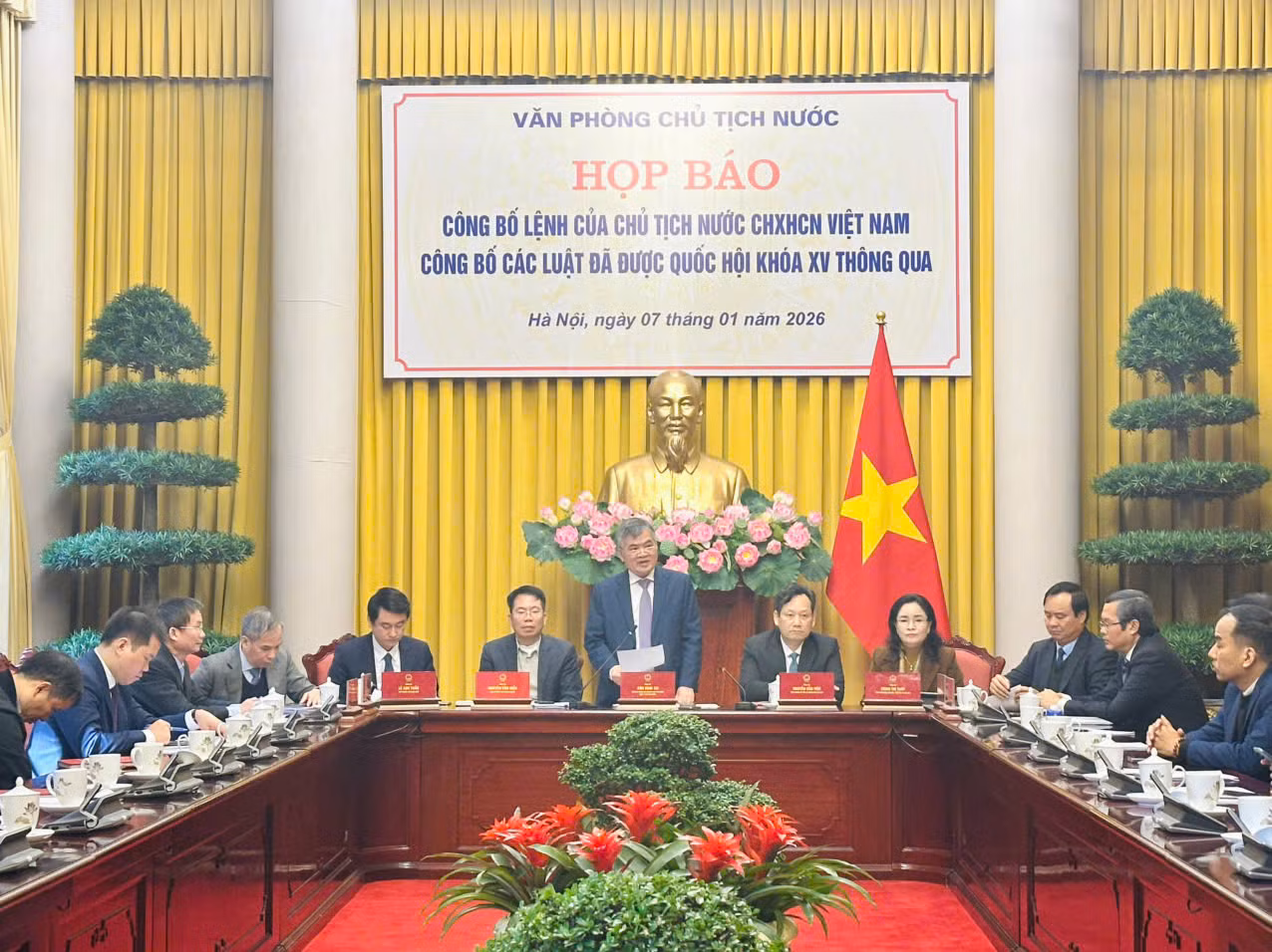 Công bố 12 luật -0