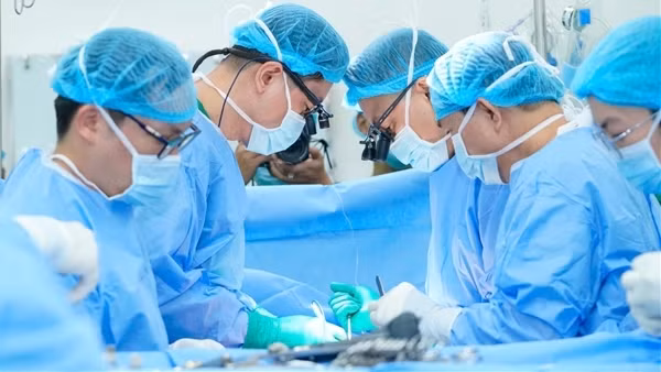 Ca ghép tim xuyên đêm - cuộc chạy đua sinh tử khép lại năm 2025