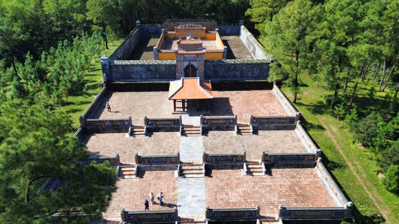Liên quan đến hạng mục “lạ” sau khi tôn tạo di tích lăng vua Thiệu Trị: Đơn vị quản lý thừa nhận thiếu sót -0