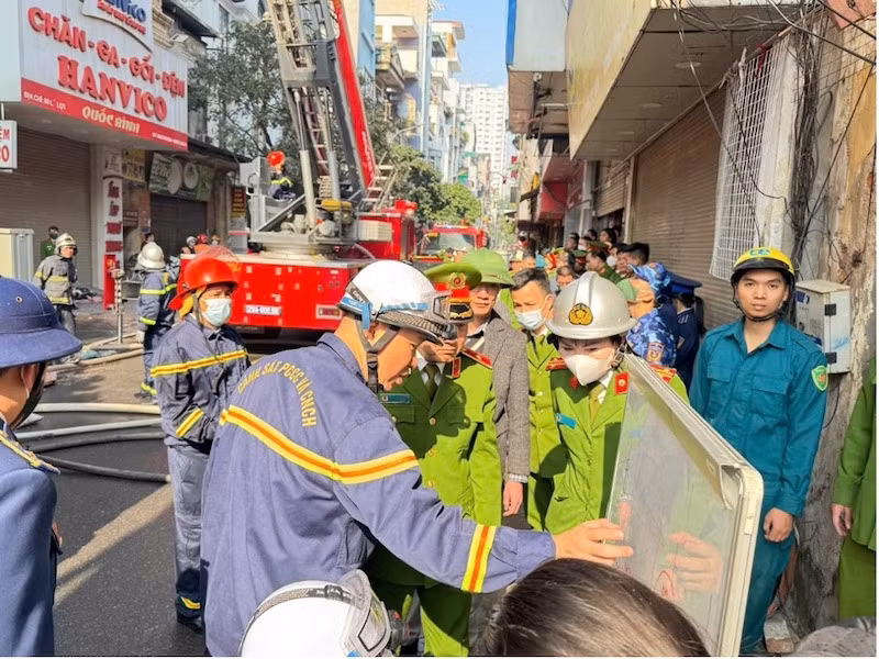 Thêm một người tử vong do đám cháy nhà ở Hà Đông -0