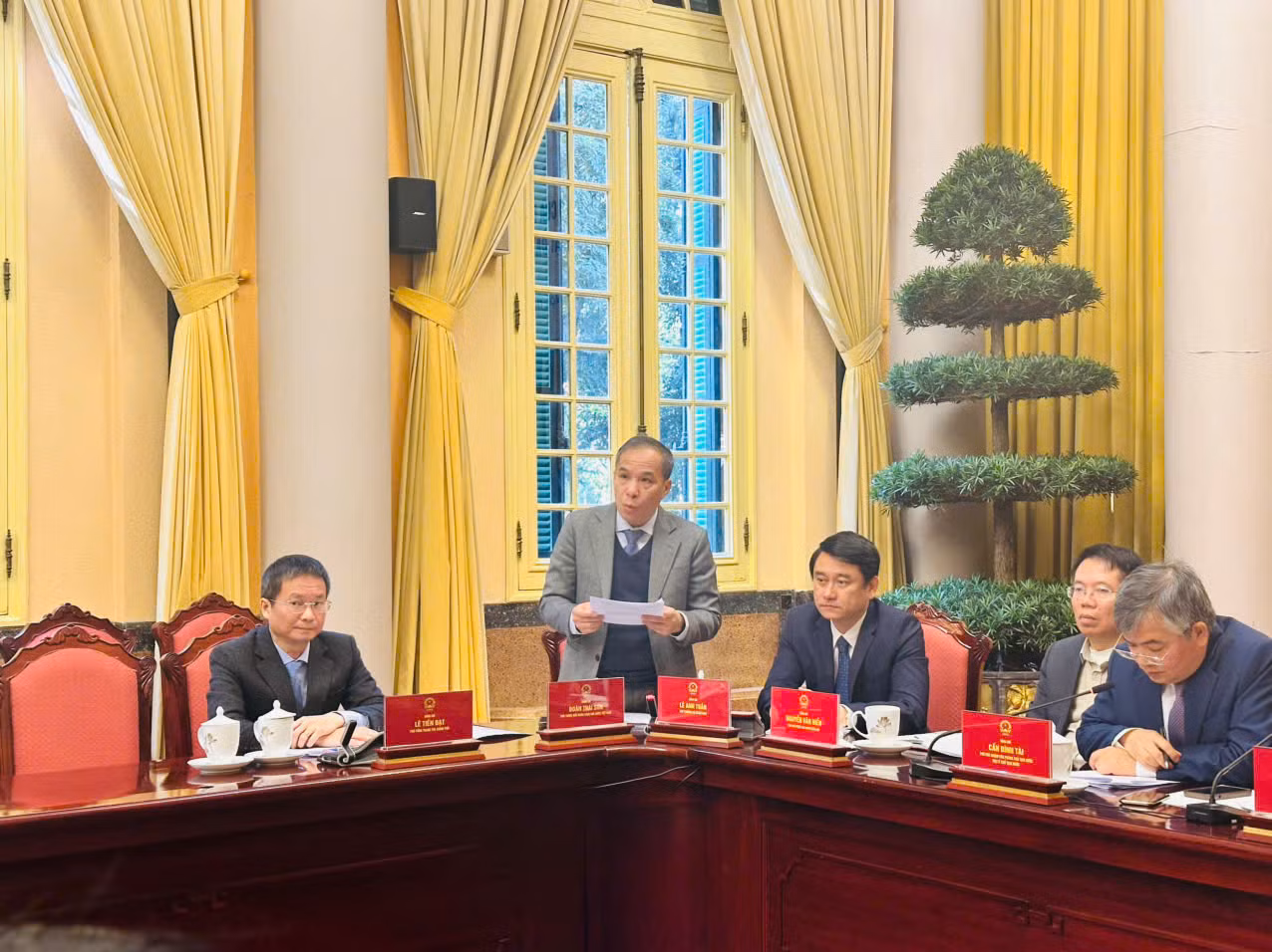 Công bố 12 luật -0