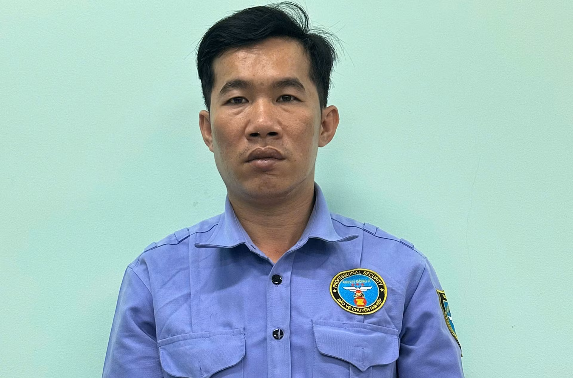 Bắt khẩn cấp đối tượng cầm ly thủy tinh đánh vào đầu người phụ nữ tại quán cà phê -0